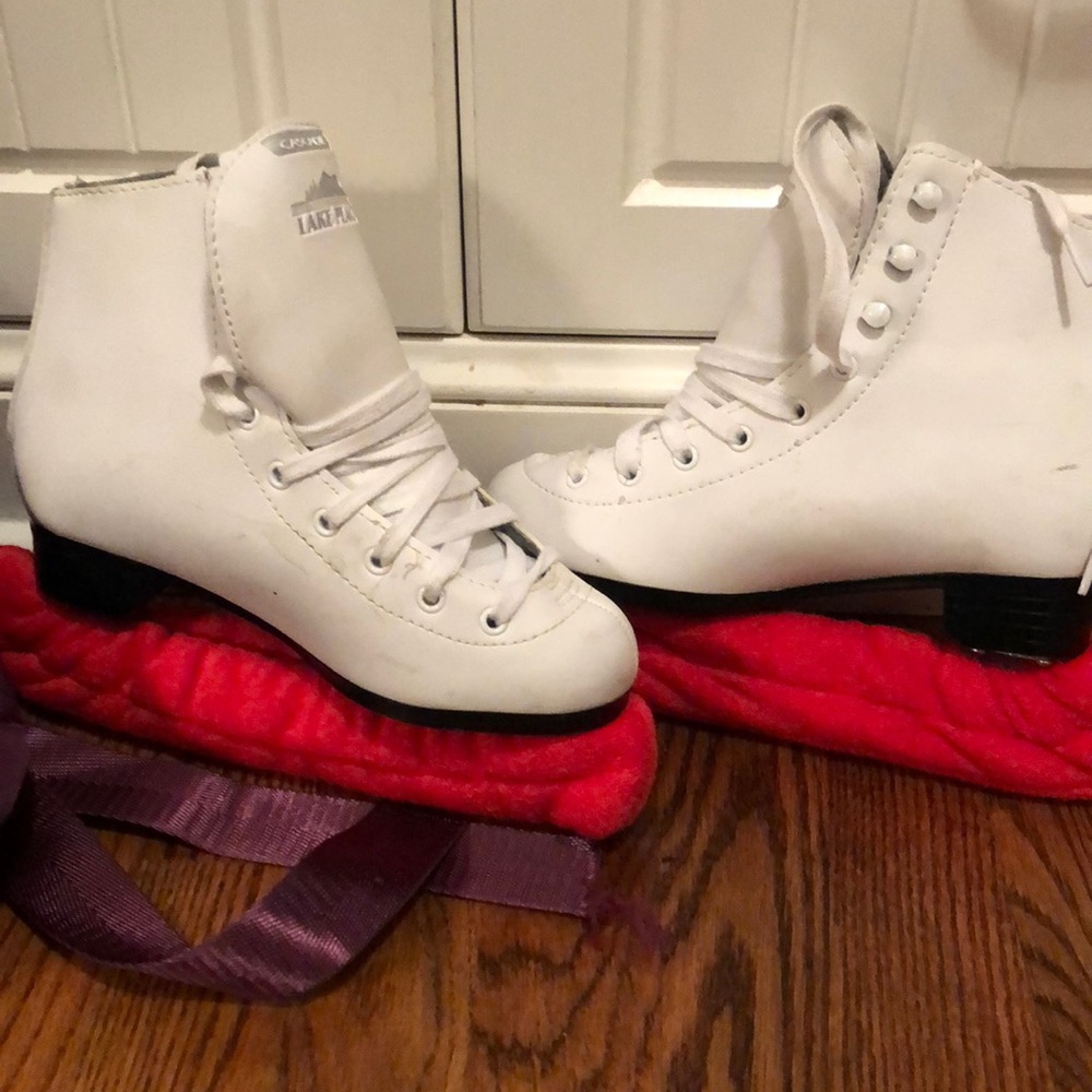 Girls size 2 ice skates!